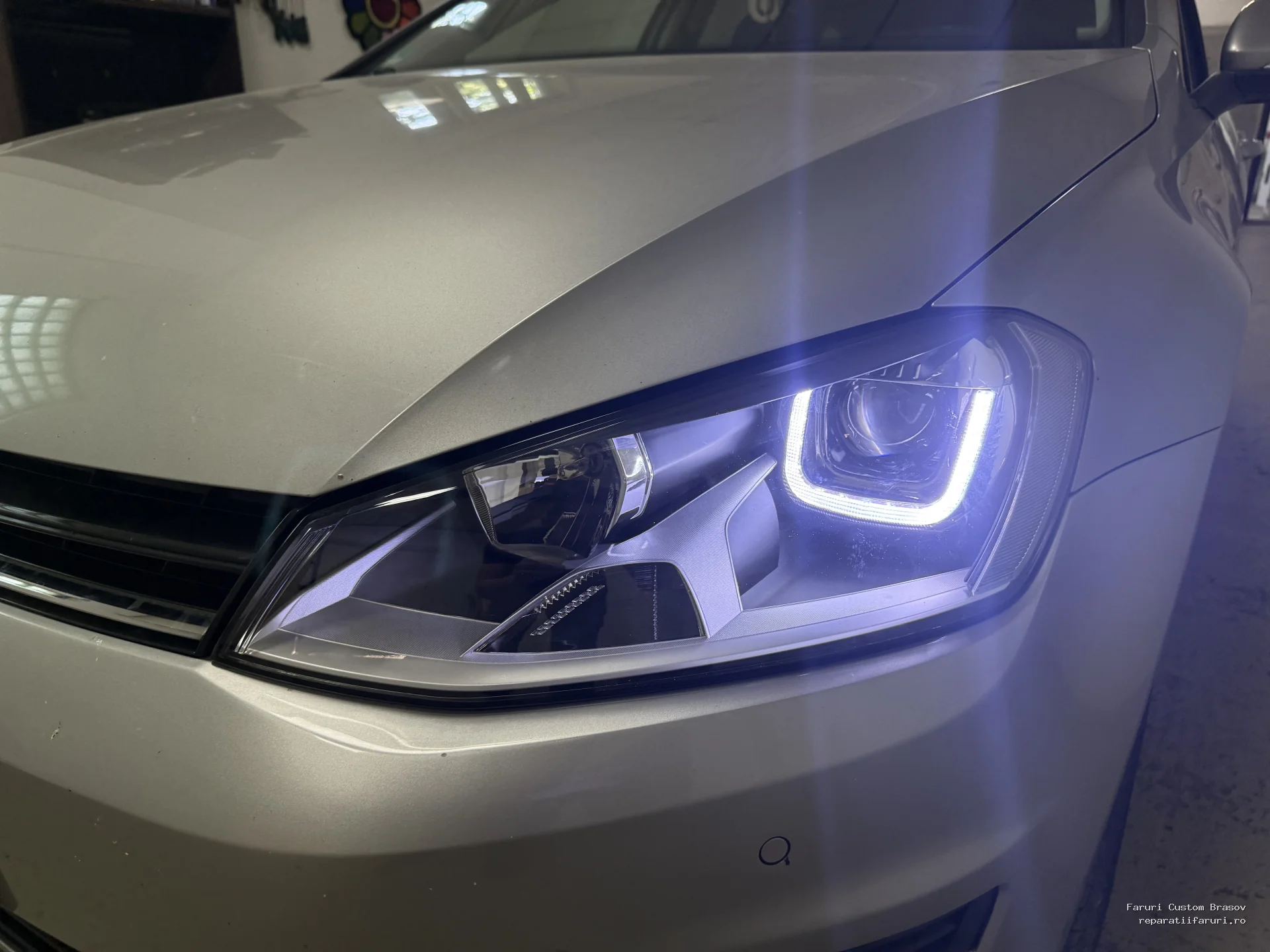Faruri Custom cu lupa si lumina de zi Volkswagen Golf VII - Faruri Custom Brașov