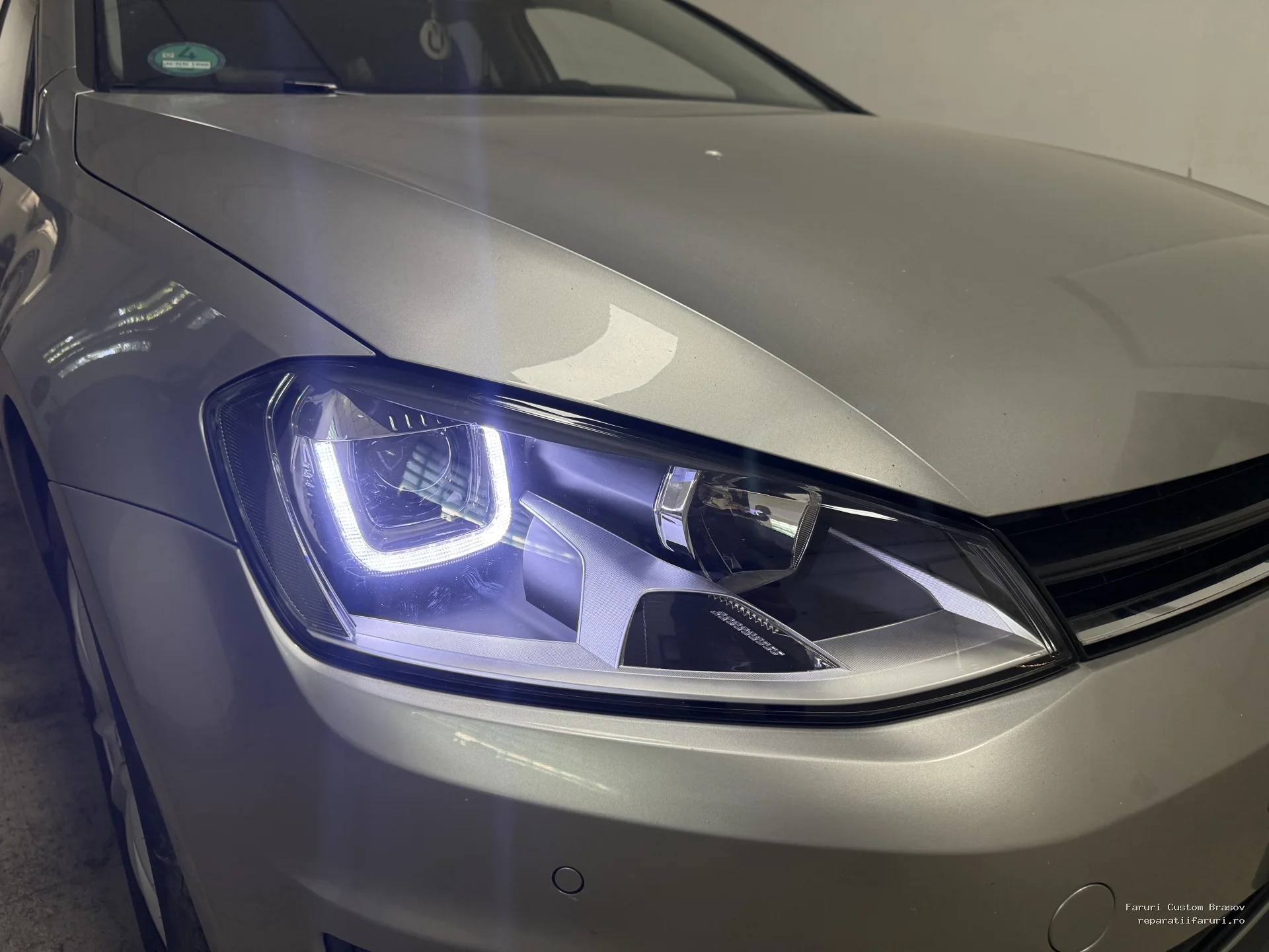 Faruri Custom cu lupa si lumina de zi Volkswagen Golf VII - Faruri Custom Brașov