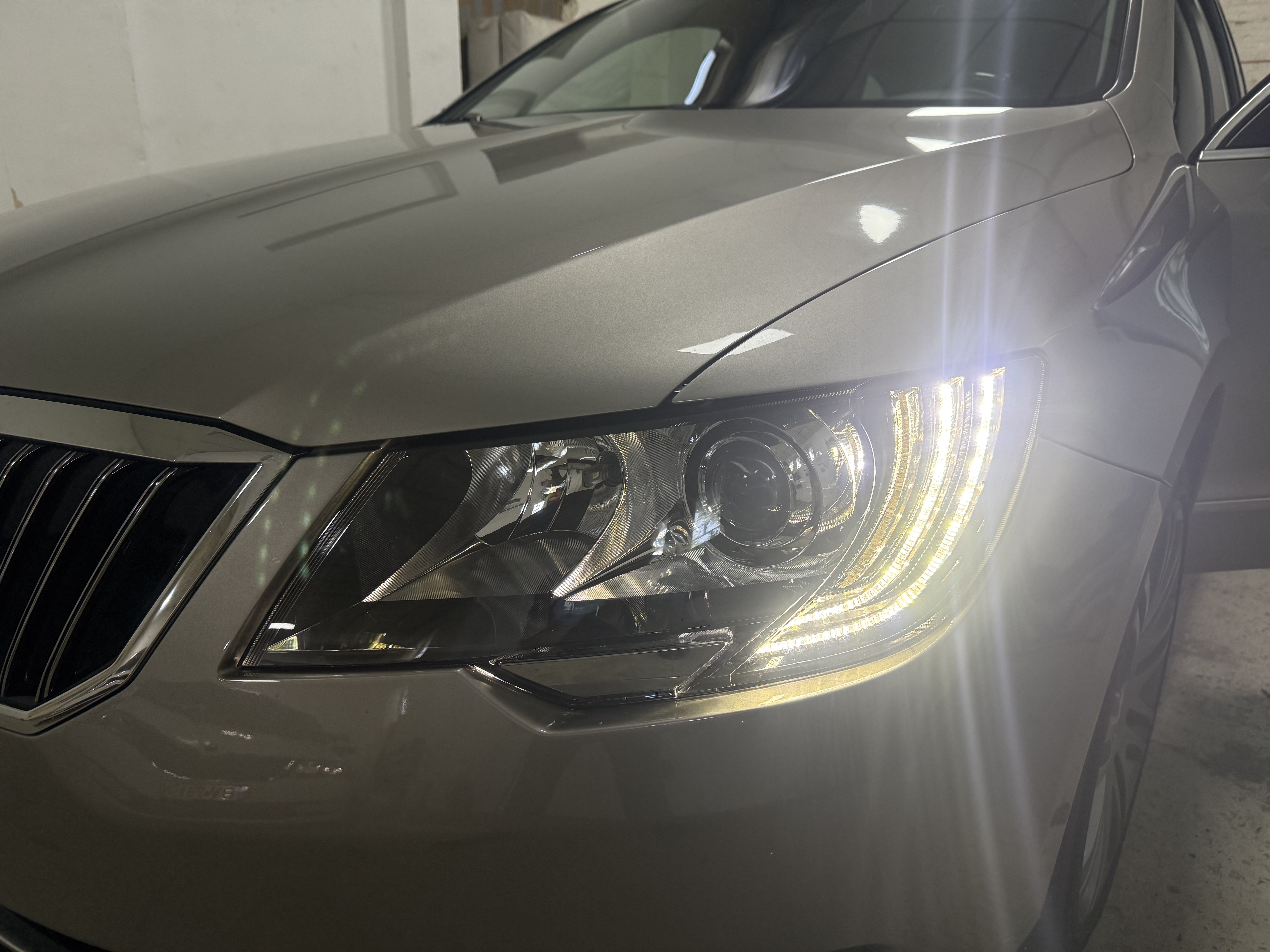 Sticle noi Skoda Superb 2 Facelift - Faruri Custom Brașov