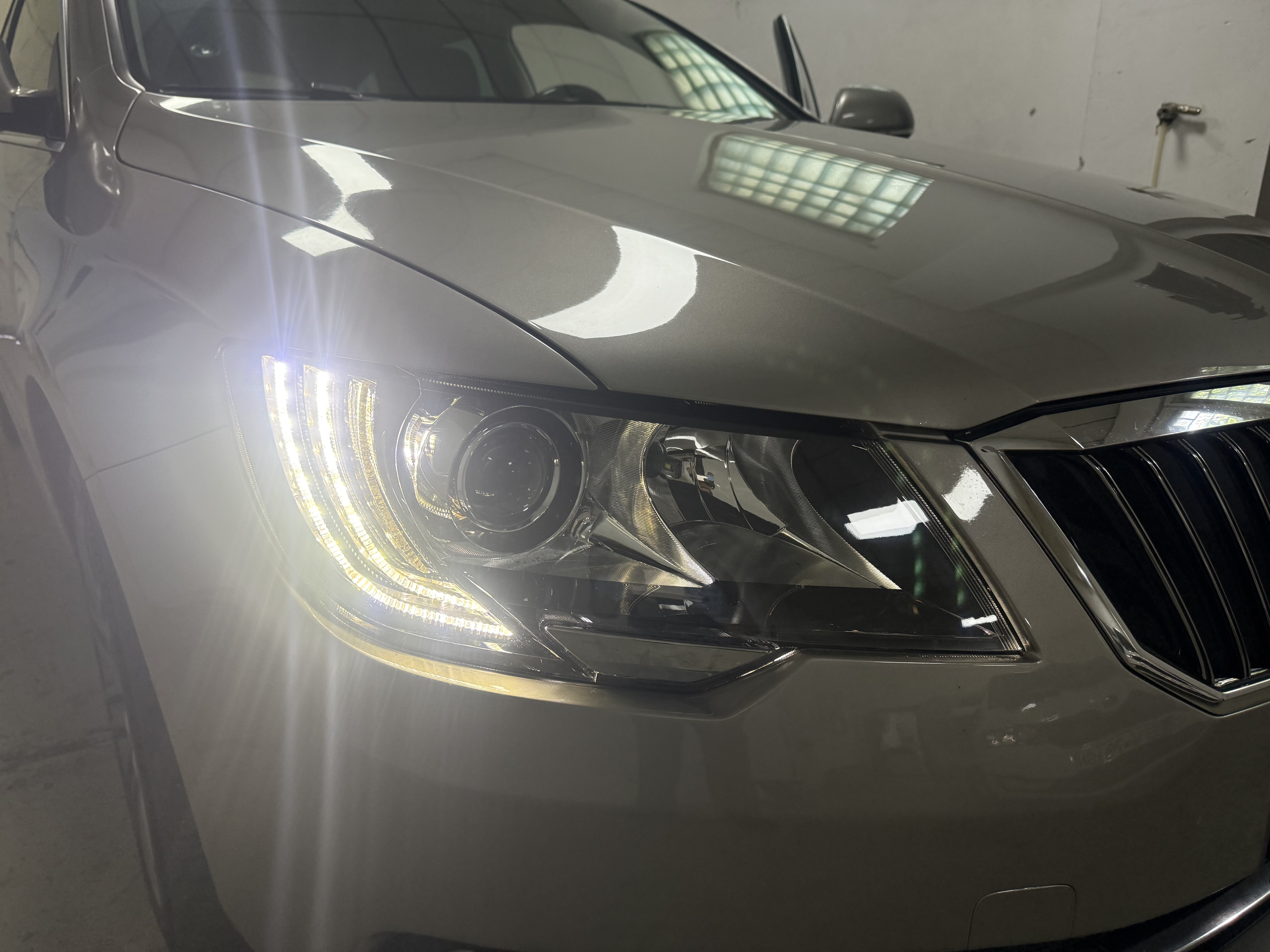 Sticle noi Skoda Superb 2 Facelift - Faruri Custom Brașov