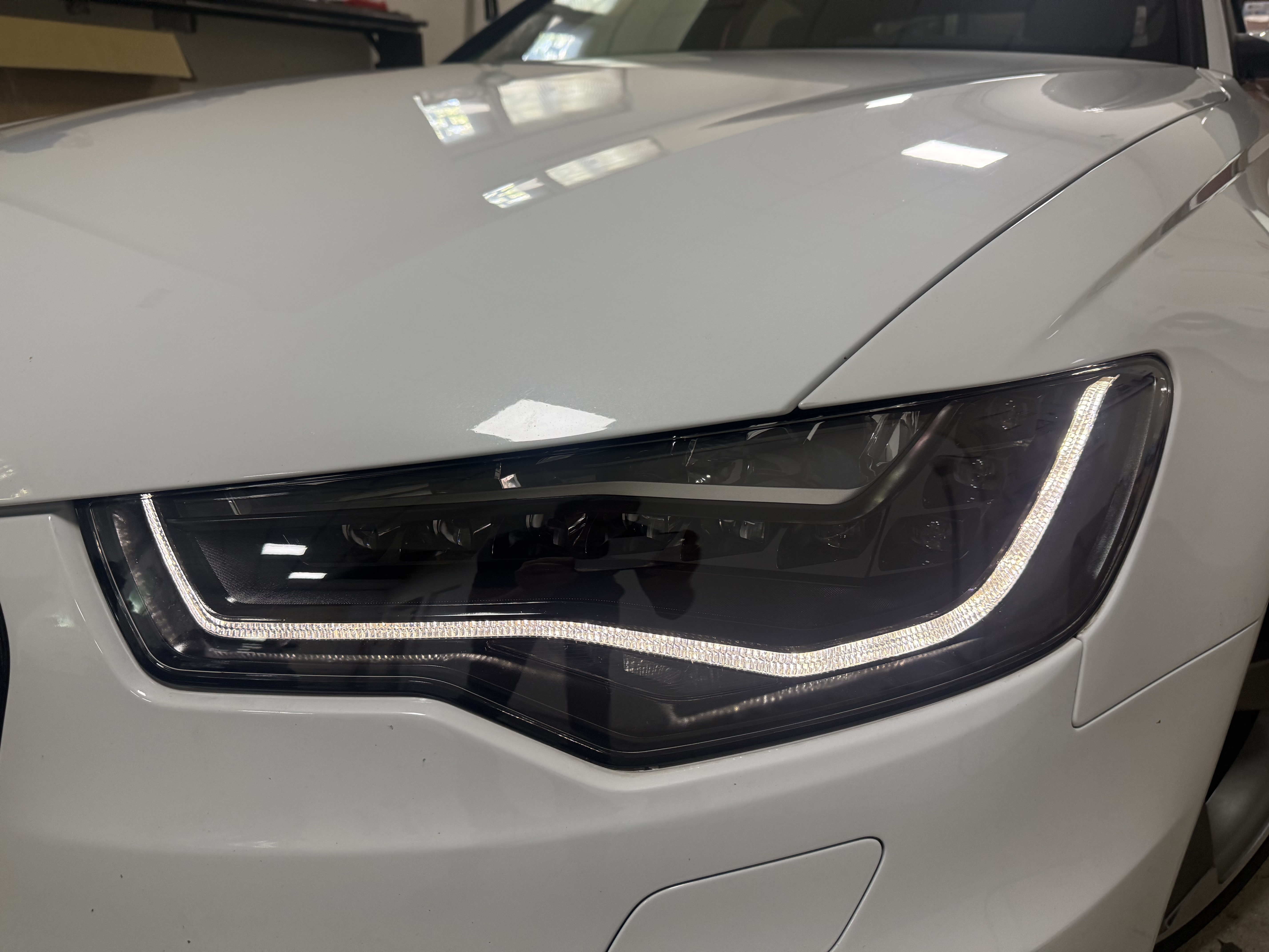 Sticle noi si vopsire interior Audi A6 C7 - Faruri Custom Brașov