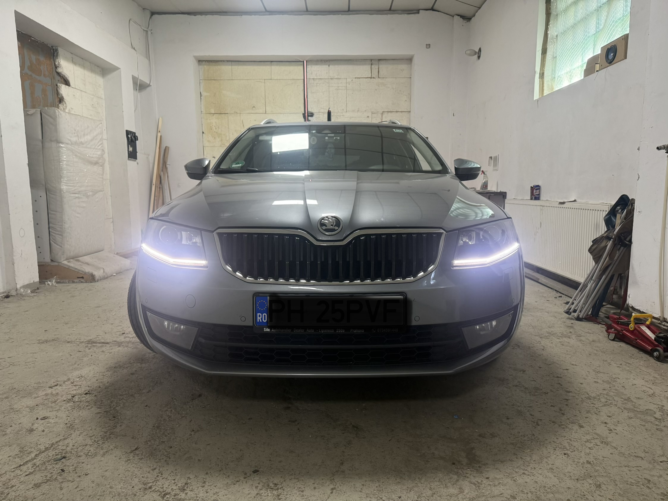 Inlocuire lumini zi Skoda Octavia 3 - Faruri Custom Brașov Inlocuire lumini zi Skoda Octavia 3 - Faruri Custom Brașov