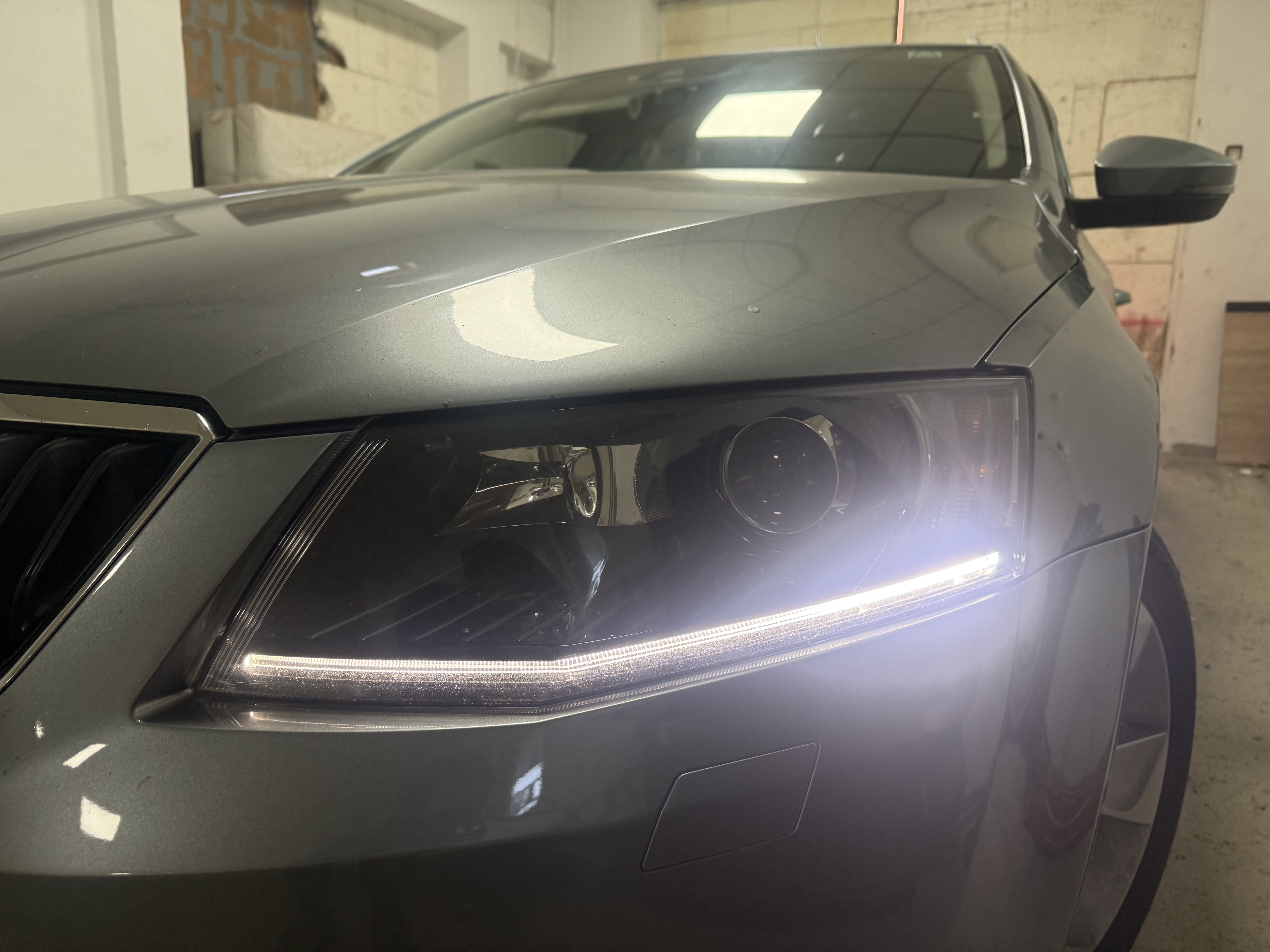 Inlocuire lumini zi Skoda Octavia 3 - Faruri Custom Brașov