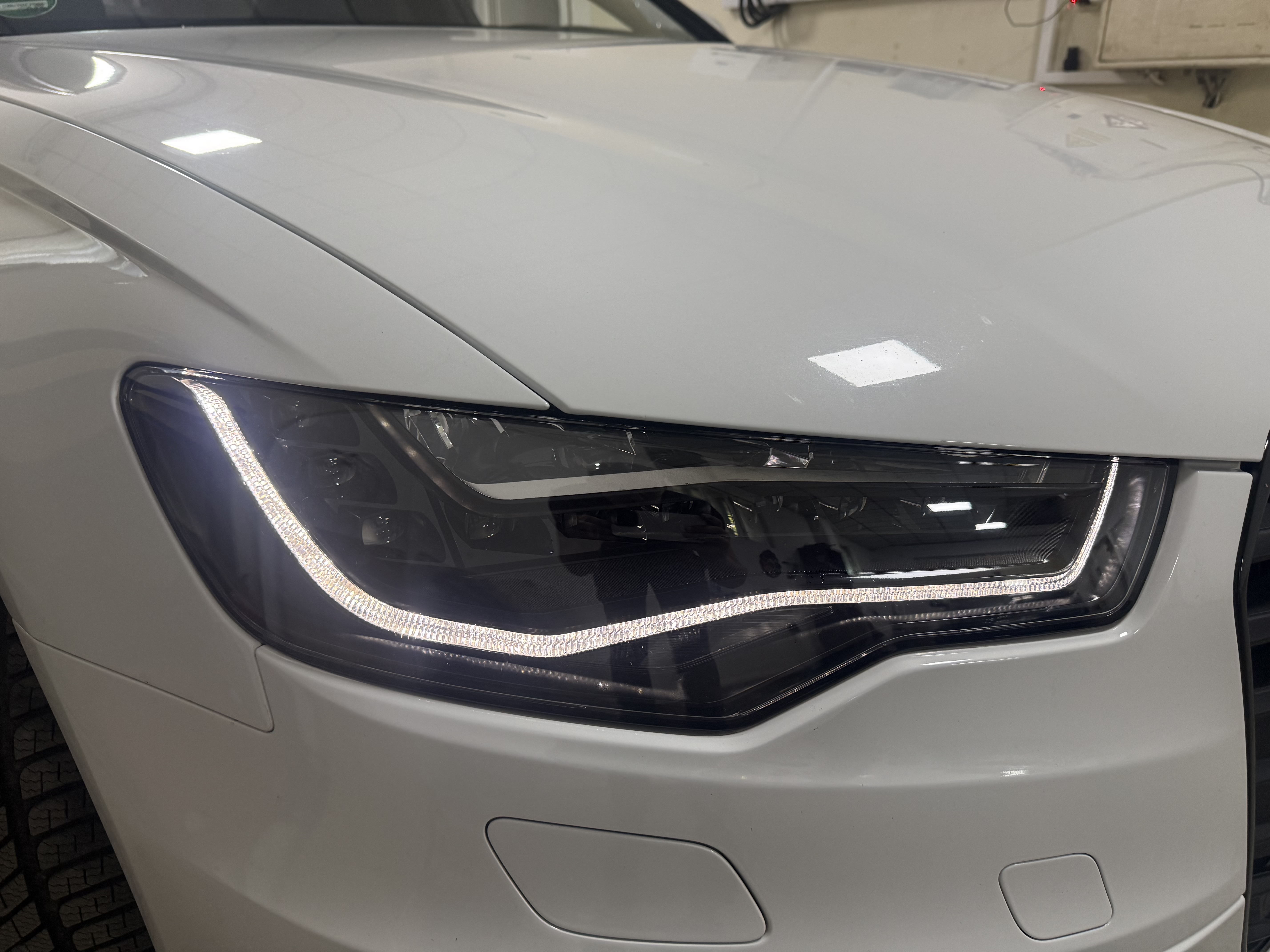 Sticle noi si vopsire interior Audi A6 C7 - Faruri Custom Brașov