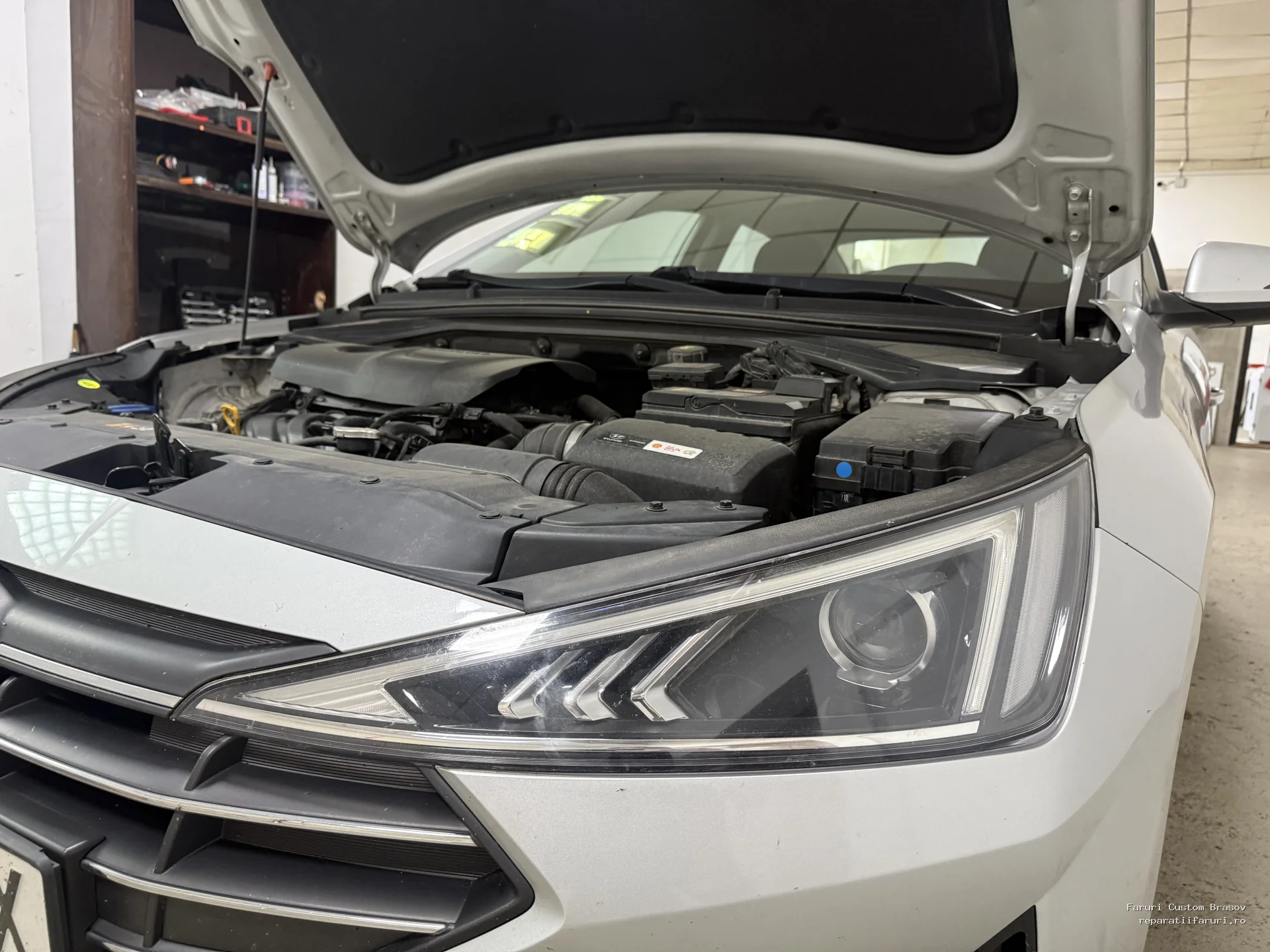 Inlocuire lupe defecte Hyundai Elantra VI - Faruri Custom Brașov Inlocuire lupe defecte Hyundai Elantra VI - Faruri Custom Brașov