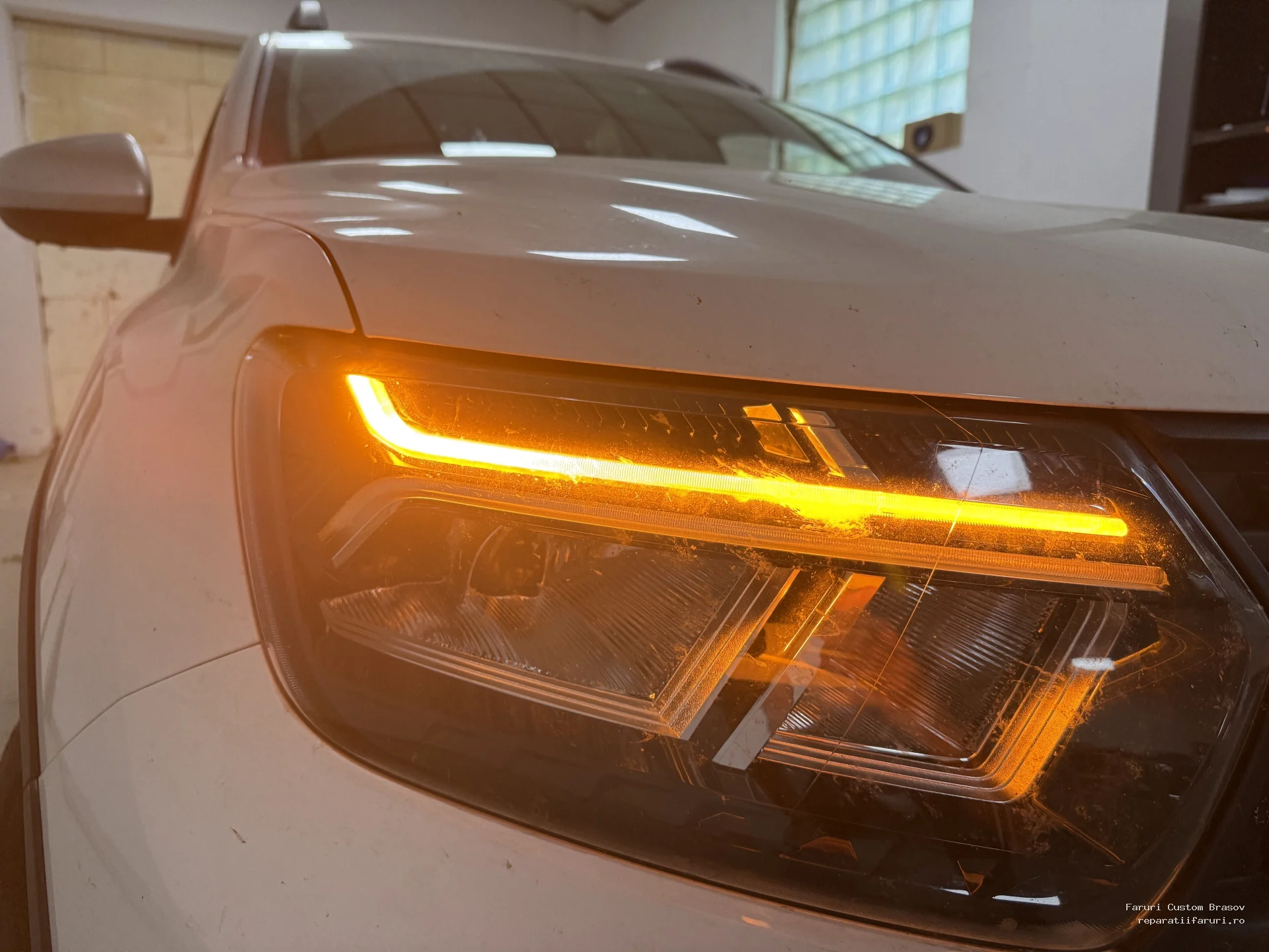Reparatie Semnalizare defecta Dacia Duster 2 - Faruri Custom Brașov Reparatie Semnalizare defecta Dacia Duster 2 - Faruri Custom Brașov