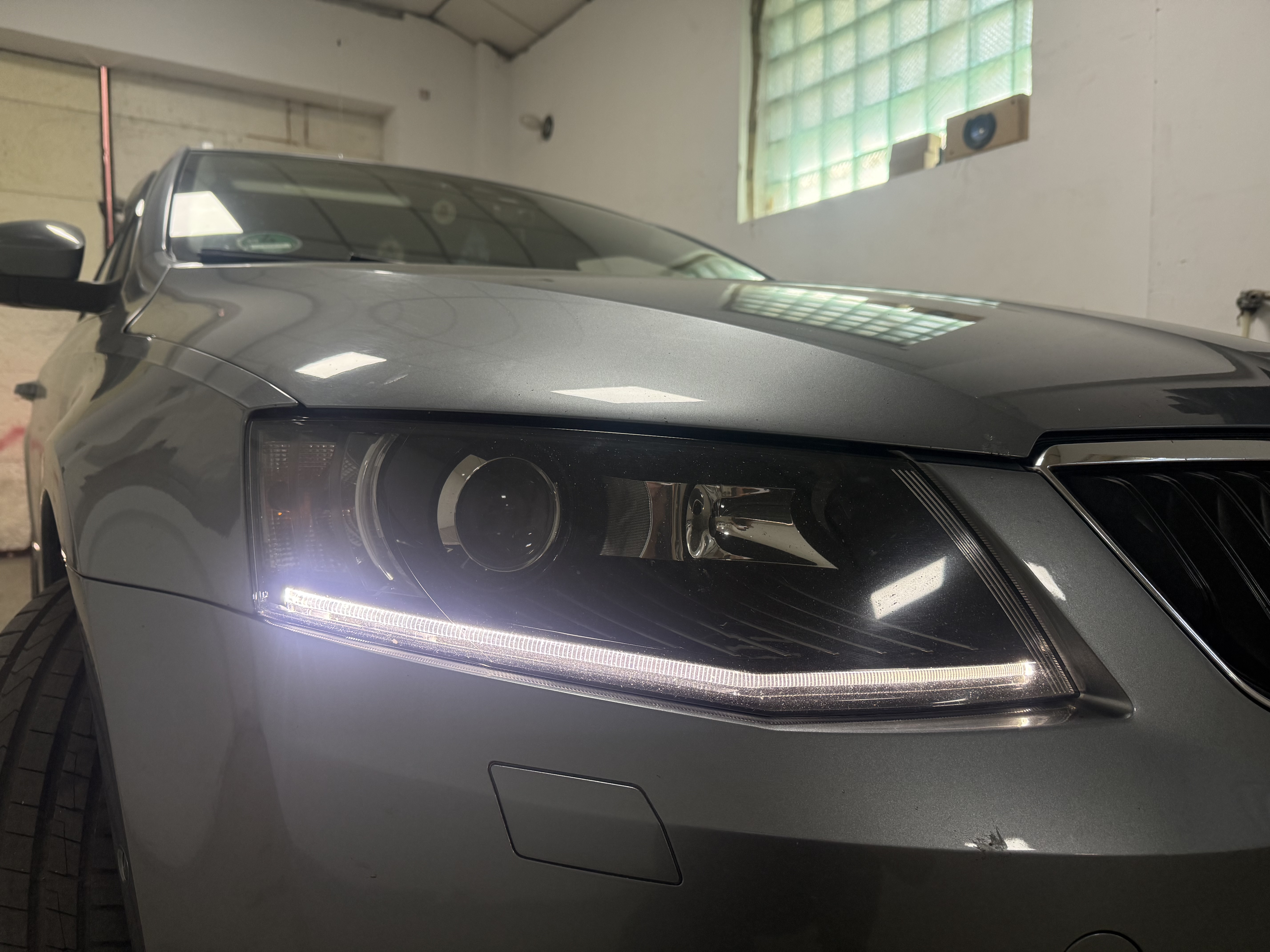 Inlocuire lumini zi Skoda Octavia 3 - Faruri Custom Brașov
